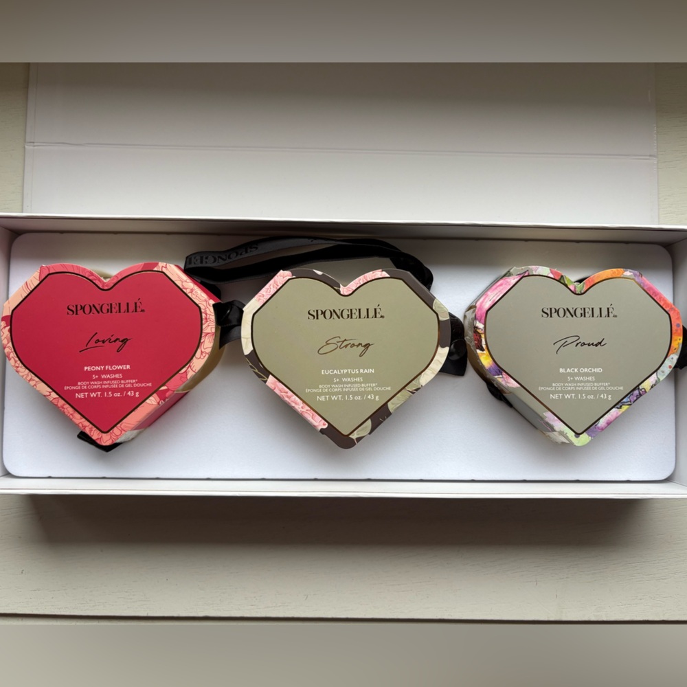 NEW In Box Set Of 3 Spongelle Heart Shape Body Bath Sponges Shower Peony Orchid